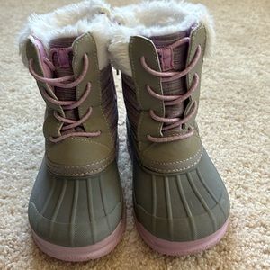 Girls Oshkosh purple winter snow boots